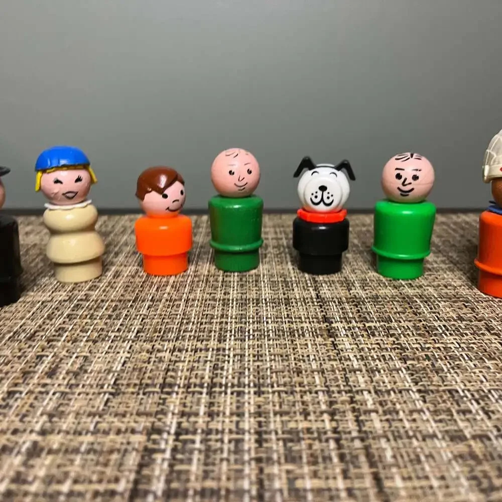 Fisher Price Vintage Little People Lot of 7 Figures Wood & Plastic Parts Toys - Picture 1 of 3
